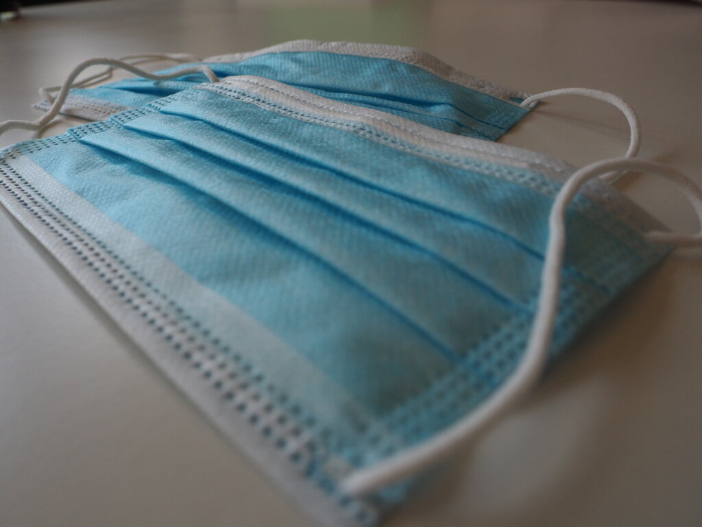 Face mask made of nonwoven fabric Face mask made of nonwoven fabric
